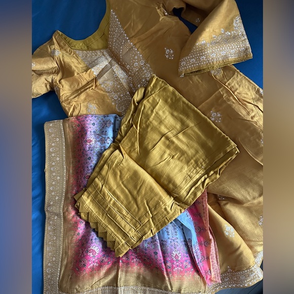 Golden Embroidered - 3 Piece Suit (Colorful dupatta) Desi - Picture 7 of 9